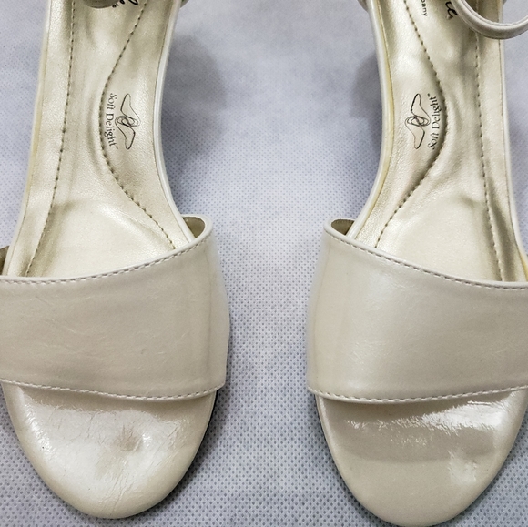 NWOB Soft Style by Hush Puppies Ivory 6.5 Wide - Picture 2 of 8